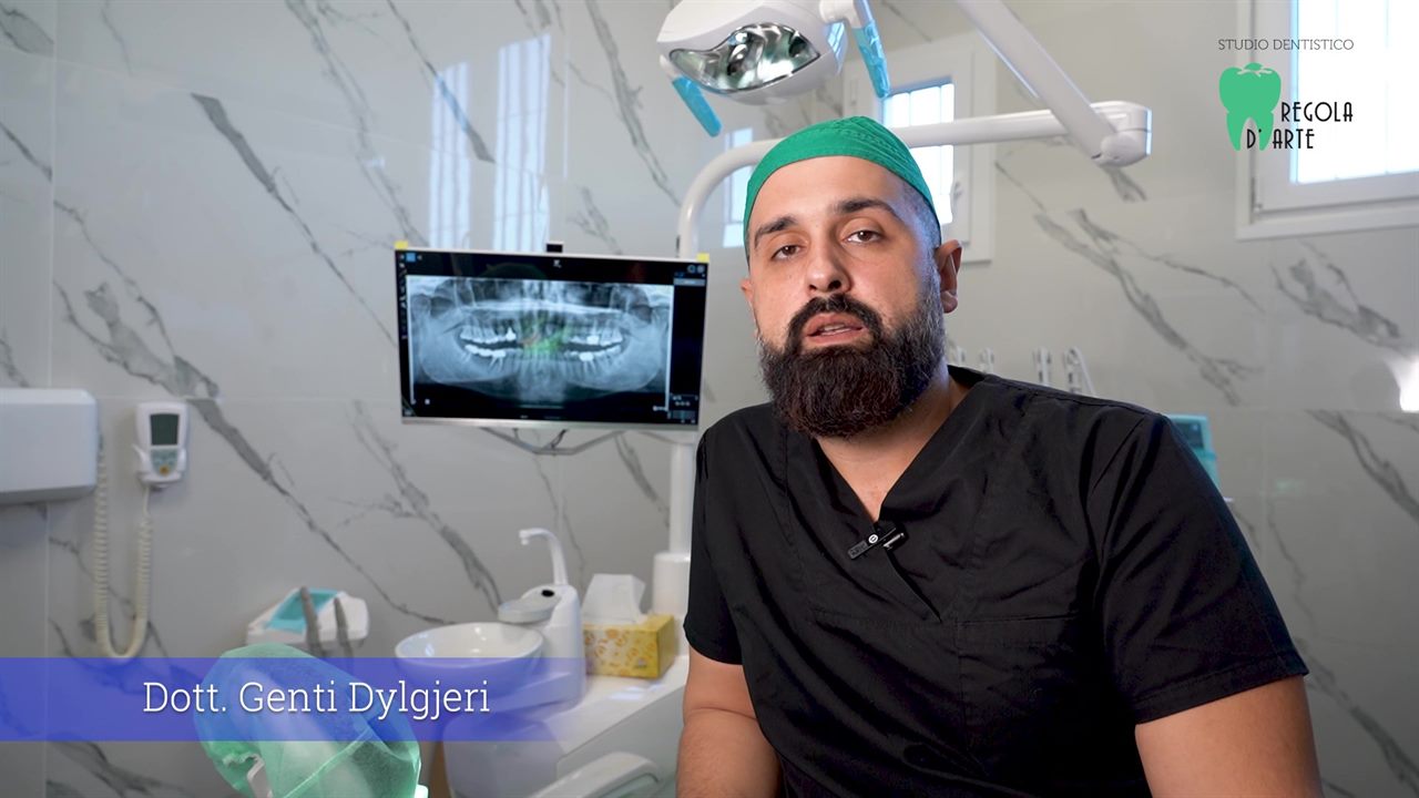 Dott. Genti Dylgjeri in uno studio odontoiatrico moderno