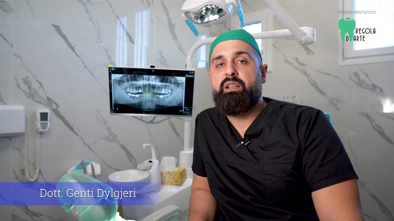 Dott. Genti Dylgjeri in uno studio odontoiatrico moderno